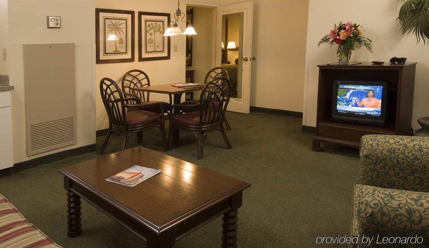 Embassy Suites Charleston - Historic District Room photo